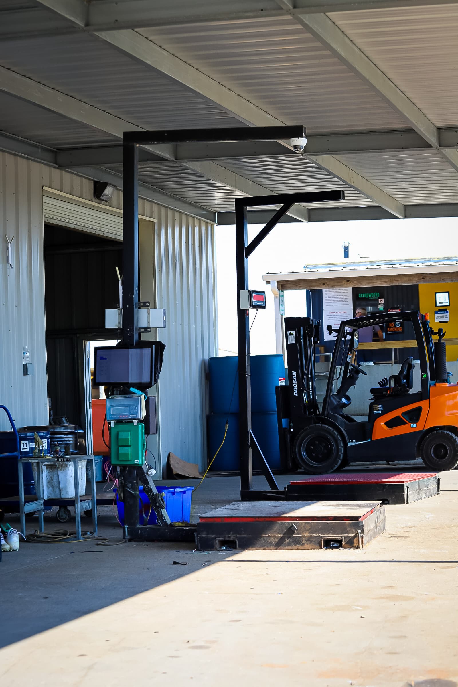 Railcar processing facility